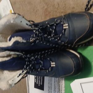 Snow boots